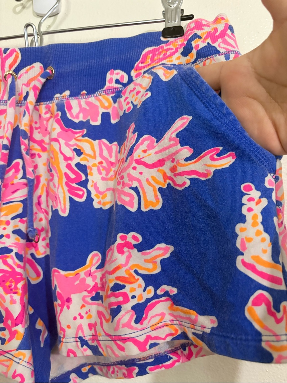 Lilly Pulitzer Yasmin Short in Medium - Picture 4 of 10